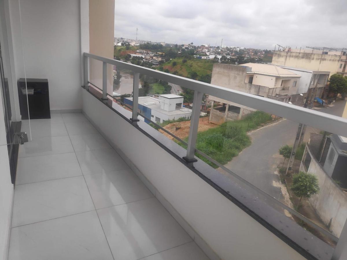 Apartamento Ar Condicionado, Varanda, 2 Vagas Garagem *
